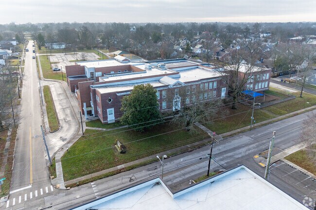 The student population of Arlington Elementary School is 290 and the school serves PK-5.