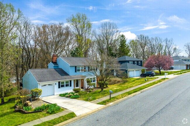 Beautiful landscaping can be found all around the Marshalton neighborhood.