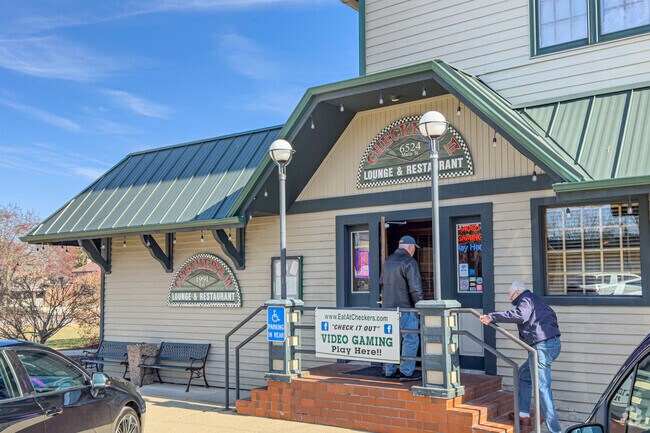 Checkers II is a place to get American and German cuisine in Union Illinois popular among local