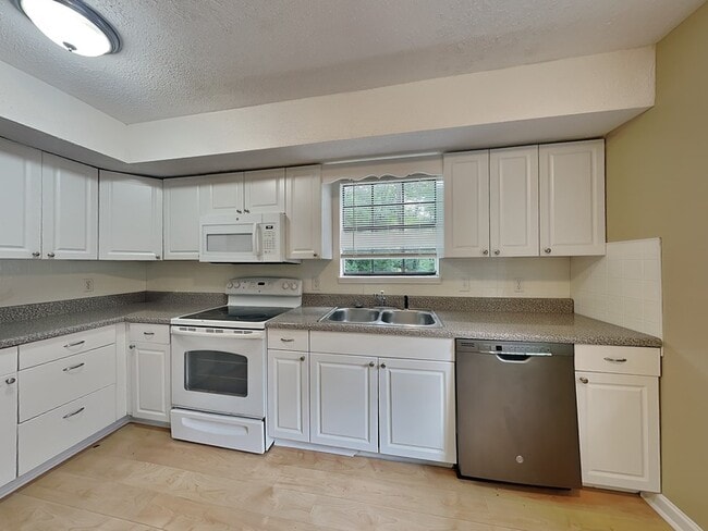 1711 6th Pl Cir NW, Center Point, AL 35215 - photo 3