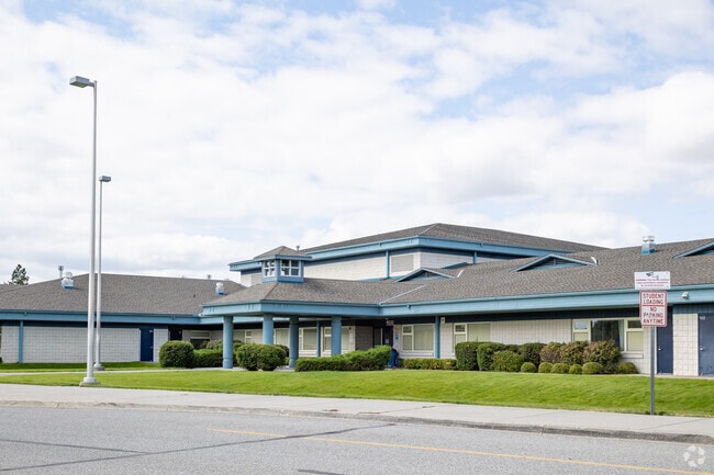 Front entrance at Skyway Elementary.