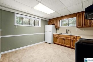 1229 Edinborough Ln, Vestavia Hills, AL 35226