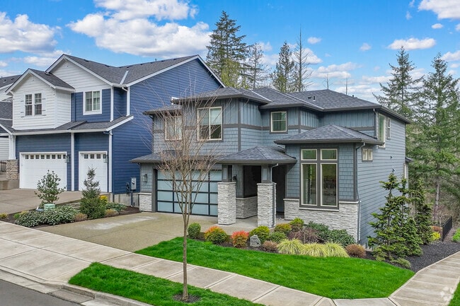 Homebuyers can find large modern custom homes in Metzger, Tigard.