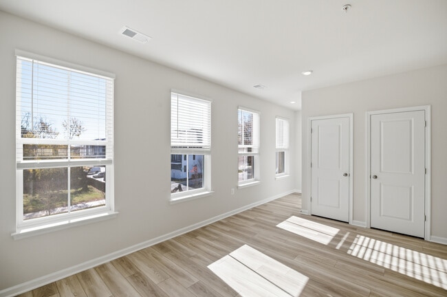9675 Swallowtail Ln, Manassas, VA 20110 - photo 5