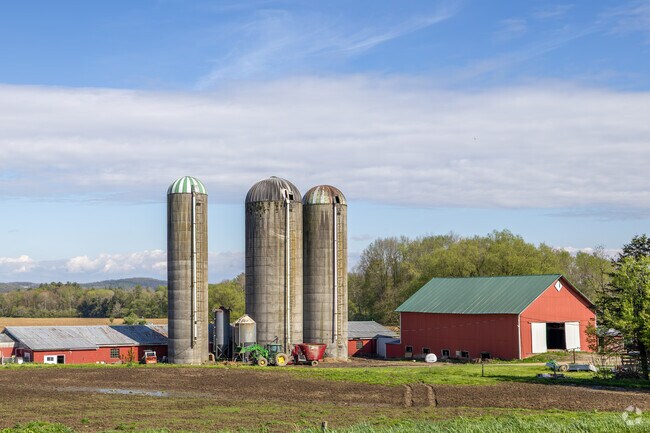 There are dozens of locally owned farms producing fresh fruits and livestock.