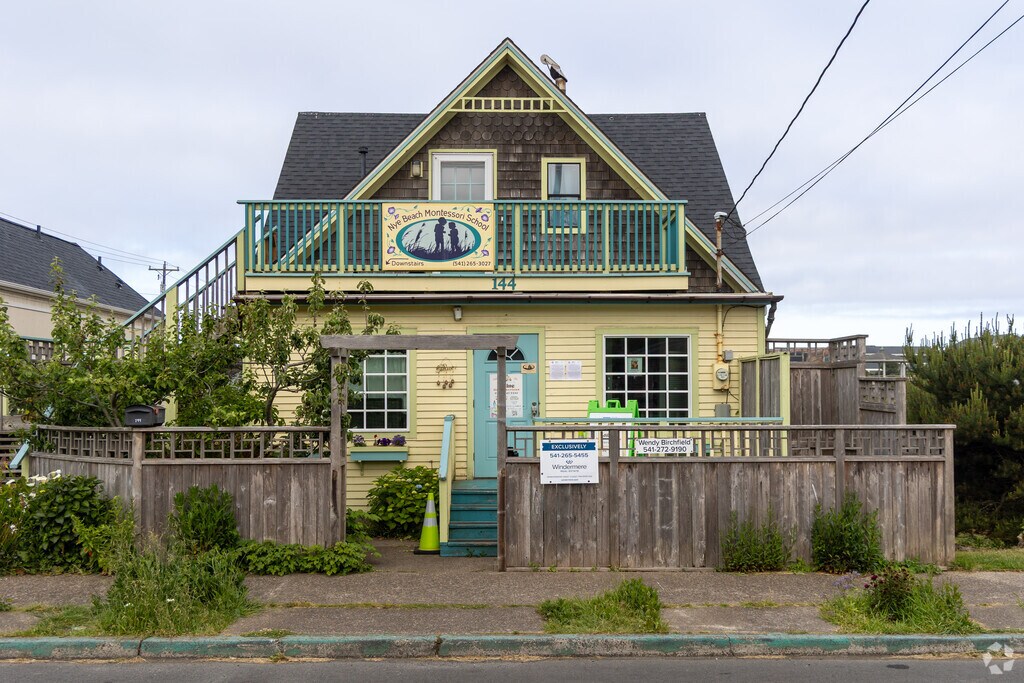 Nye Beach Montessori School os private pre-K & elementary School in Newport, OR.