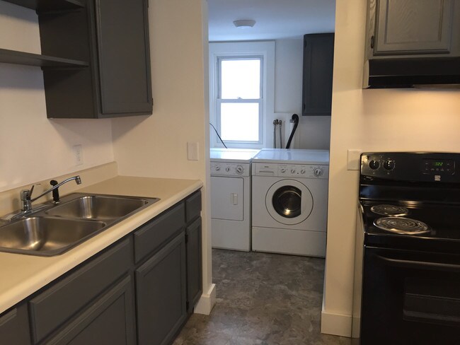 127 Manhattan Dr unit 127, Burlington, VT 05401 - photo 4