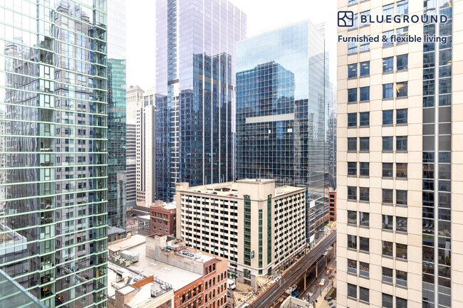 210 N Wells St unit FL19-ID281, Chicago, IL 60606 - photo 3