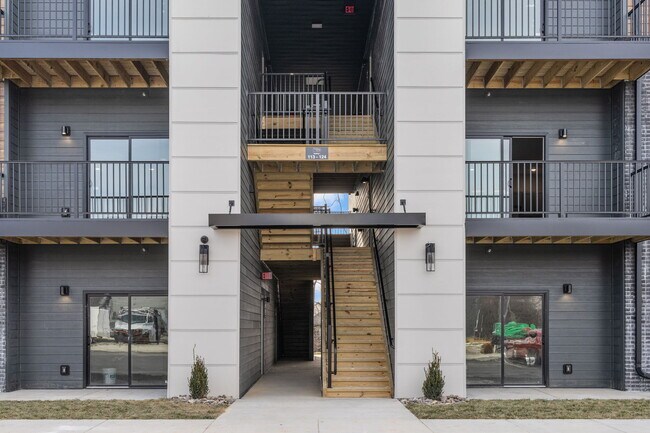 Thompson Square Apartments, Jeffersonville, IN 47130 - photo 3