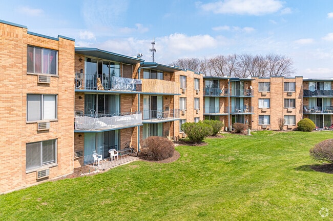 1821 S Washington St, Naperville, IL.