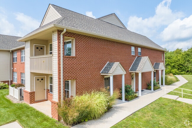 Fox Ridge Apts - Private Covered Entrances