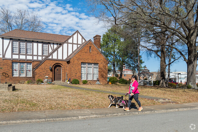 Most major roads in Searcy have sidewalks, perfect for taking the dogs for a walk.