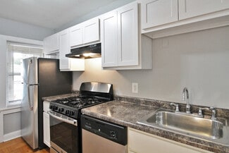 126-132 N Elmwood Ave, Oak Park, IL 60302