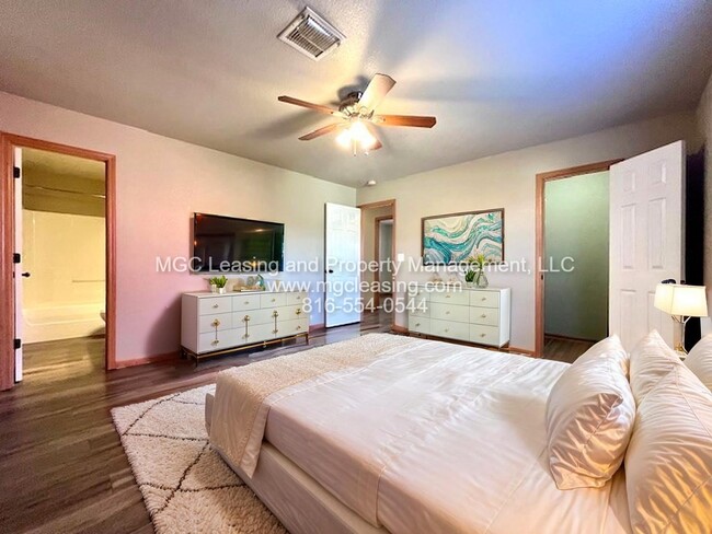 123 SW Rock Garden Ln, Blue Springs, MO 64064 - photo 4