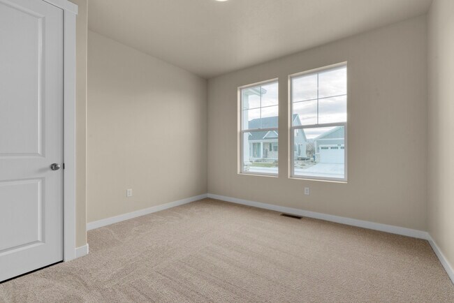 622 W Junegrass Ln, Stansbury Park, UT 84074 - photo 4