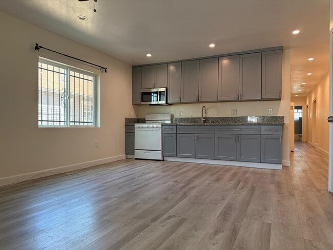 603 1/2 W 49th St, Los Angeles, CA 90037 - photo 4