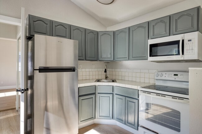 2913 Filbert St unit 2917, Emeryville, CA 94608 - photo 3