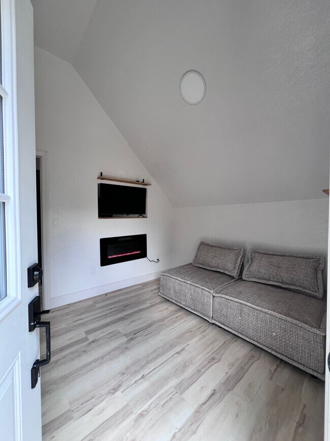 496 Carr Ave unit Studio B, Aromas, CA 95004 - photo 4