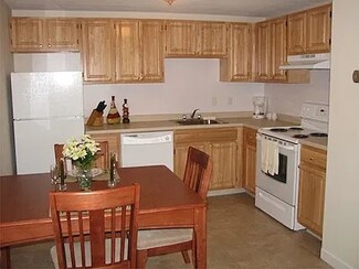 12 Totman Dr Unit 5, Woburn, MA 01801