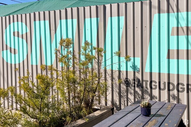 Smile Patio is a great place for a bite to eat in Lynwood.