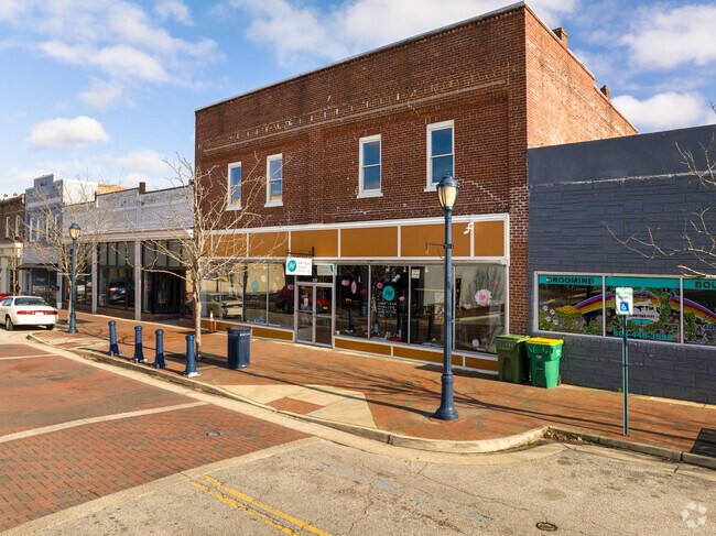 Artisan Alley Store on Broadway Avenue in Downtown Hopewell Virginia.