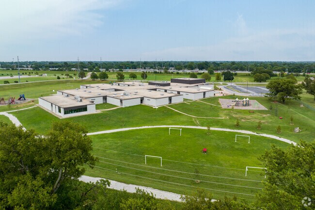Roy Clark Elementary School was dedicated and named for local musician Roy Clark.