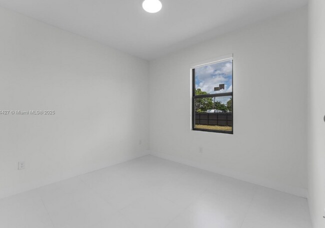 32206 SW 196th Ave, Homestead, FL 33030 - photo 4