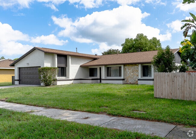 Georgetowne residents can utilize fences for safety and privacy.