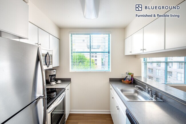 2 Townsend St unit FL3-ID395, San Francisco, CA 94107 - photo 6