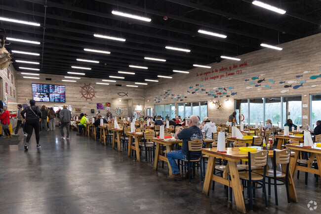 Te'Jun The Texas Cajun in Red Oak, TX serves up fresh seafood dishes with a lakeside patio.