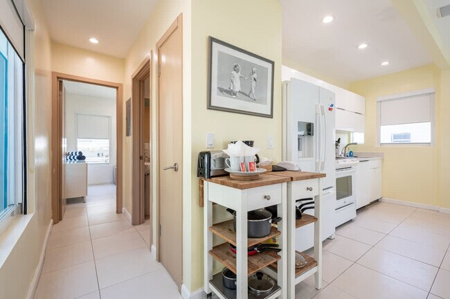 316 Oregon St unit ID1312652P, Hollywood, FL 33019 - photo 5