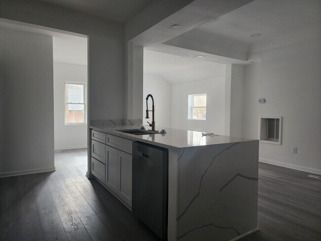 94 Hampton Roads Ave unit 3, Hampton, VA 23661 - photo 3