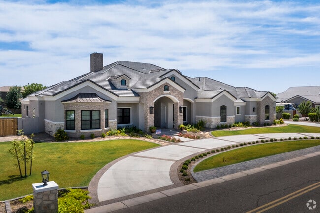 Luxury homes on large lots can be found throughout the South Gilbert area.