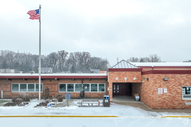 Pine Bend Elementary School's teachers earned a grade of !- from Niche.com.