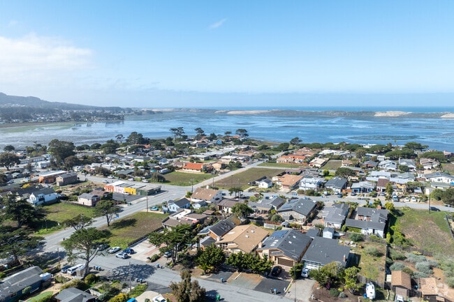 Los Osos is located right near the ocean.