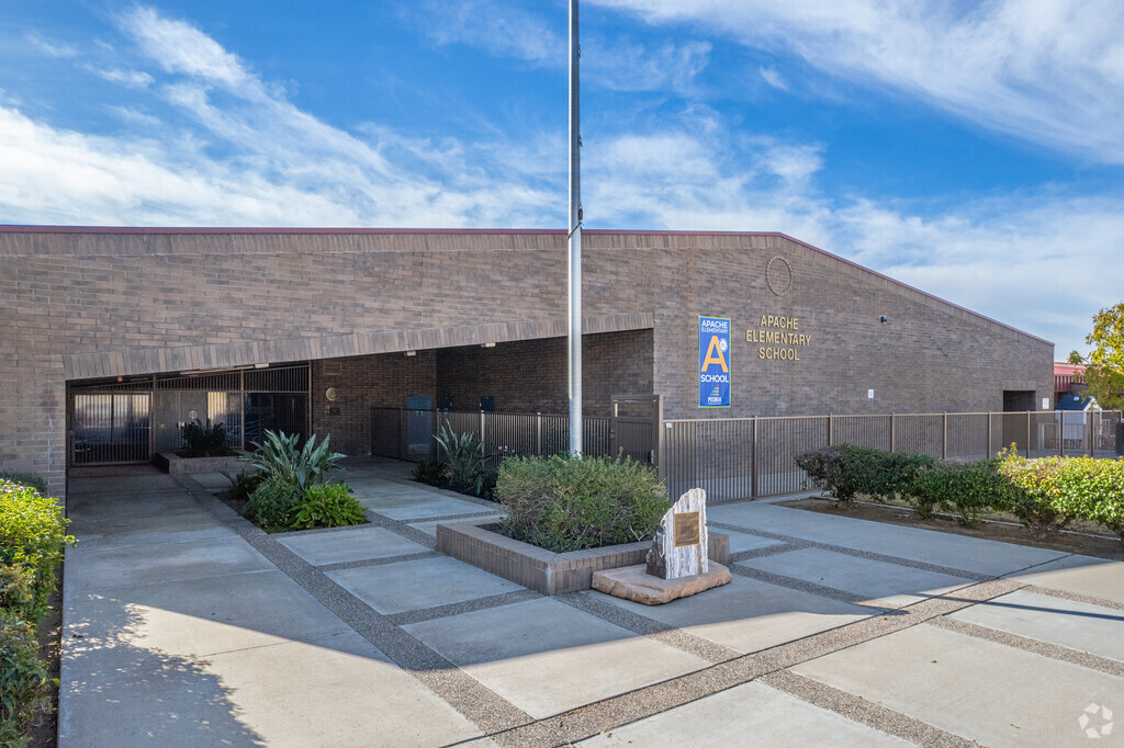 Apache Elementary School in Peoria receives an A- rating from Niche.