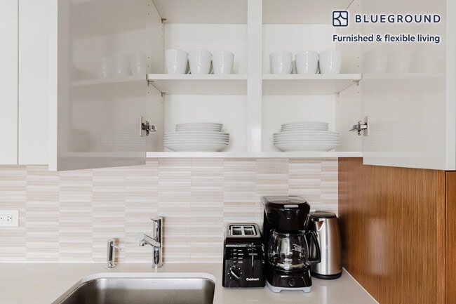 450 W 42nd St unit FL10-ID2157, New York, NY 10036 - photo 7