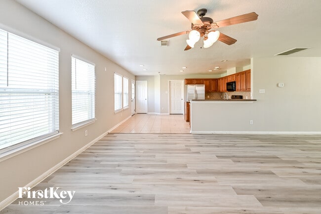 25106 Twister Tr, Spring, TX 77373 - photo 3