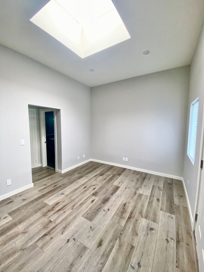 Sweet Spot Alert! Cozy 1 Bed in the Heart of LA, Los Angeles, CA 90015 - photo 4