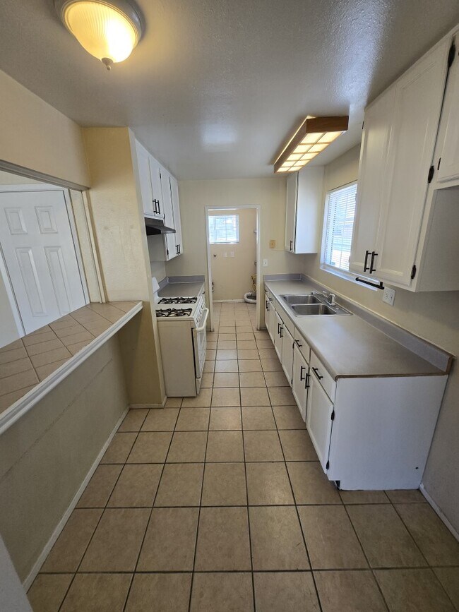 45515 3rd St E, Lancaster, CA 93535 - photo 3