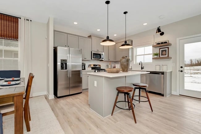 425 Pheasant Run, Elyria, OH 44035 - photo 2