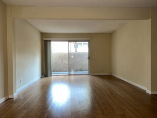 15425 Sherman Way, Los Angeles, CA 91406