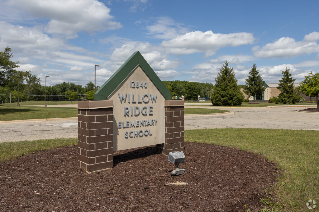 Entrance sign to Willow Ridge Elementary School in Grand Ledge.