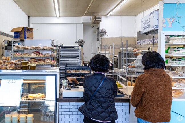 Alida's Bakery offers freshly baked goods to Cascade View locals.