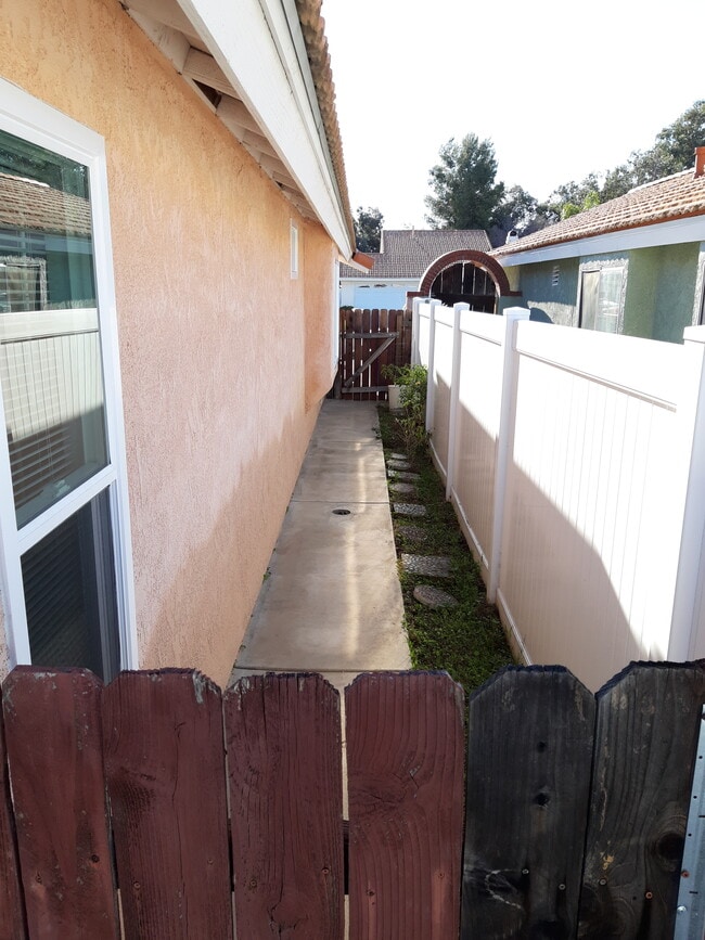 39651 Knollridge Dr, Temecula, CA 92591 - photo 4