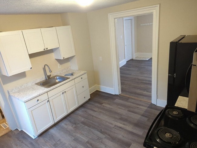 2404 2nd St, Cuyahoga Falls, OH 44221 - photo 2