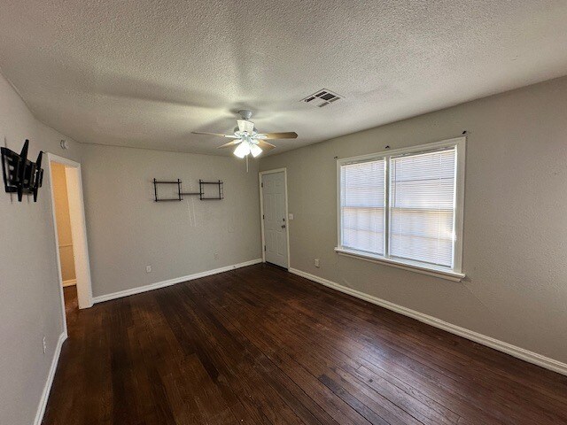 518 E Lockheed Dr, Oklahoma City, OK 73110 - photo 2