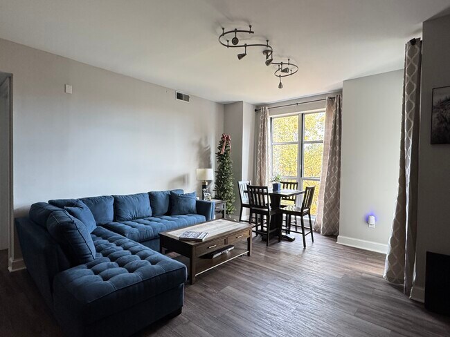 The Paramount unit 608, Raleigh, NC 27603 - photo 2