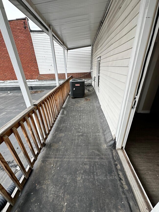 2316 W Franklin St unit B, Evansville, IN 47712 - photo 4