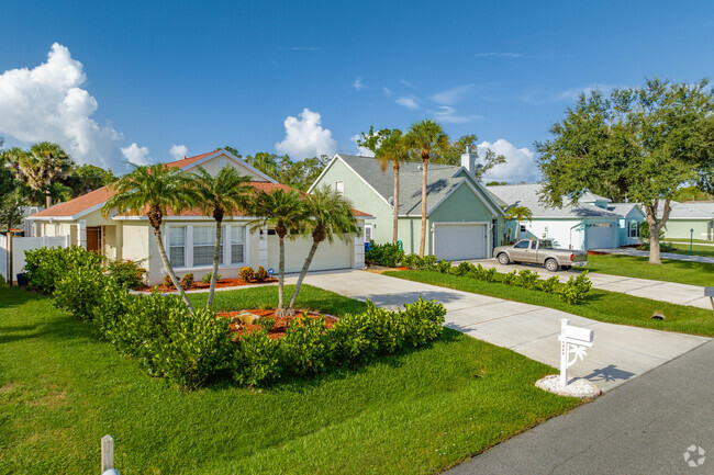Edgewood is a historical community yet it does have a few new builds sprinkled into its streets.